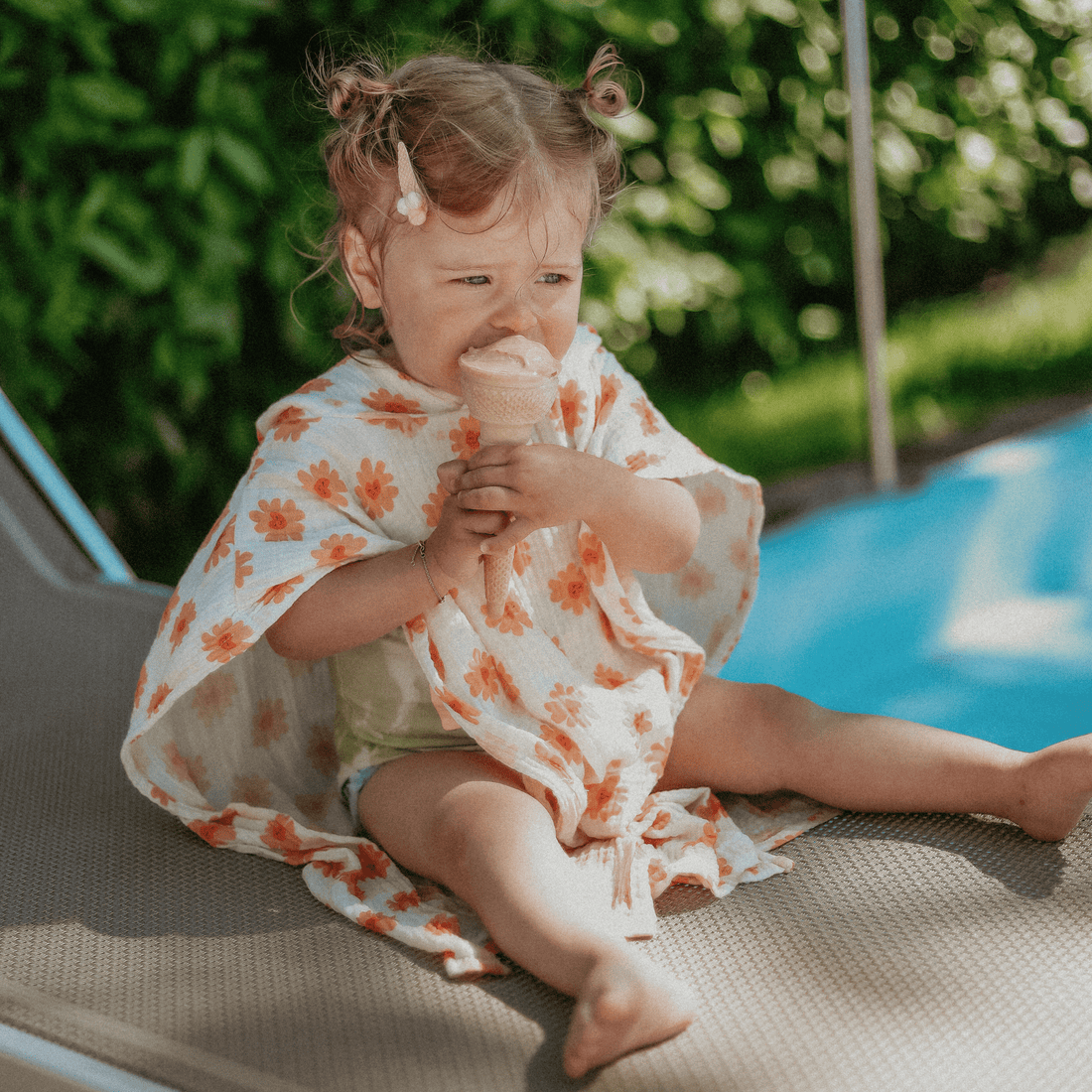 strandponcho-50x50-floral-love-swim-essentials-1