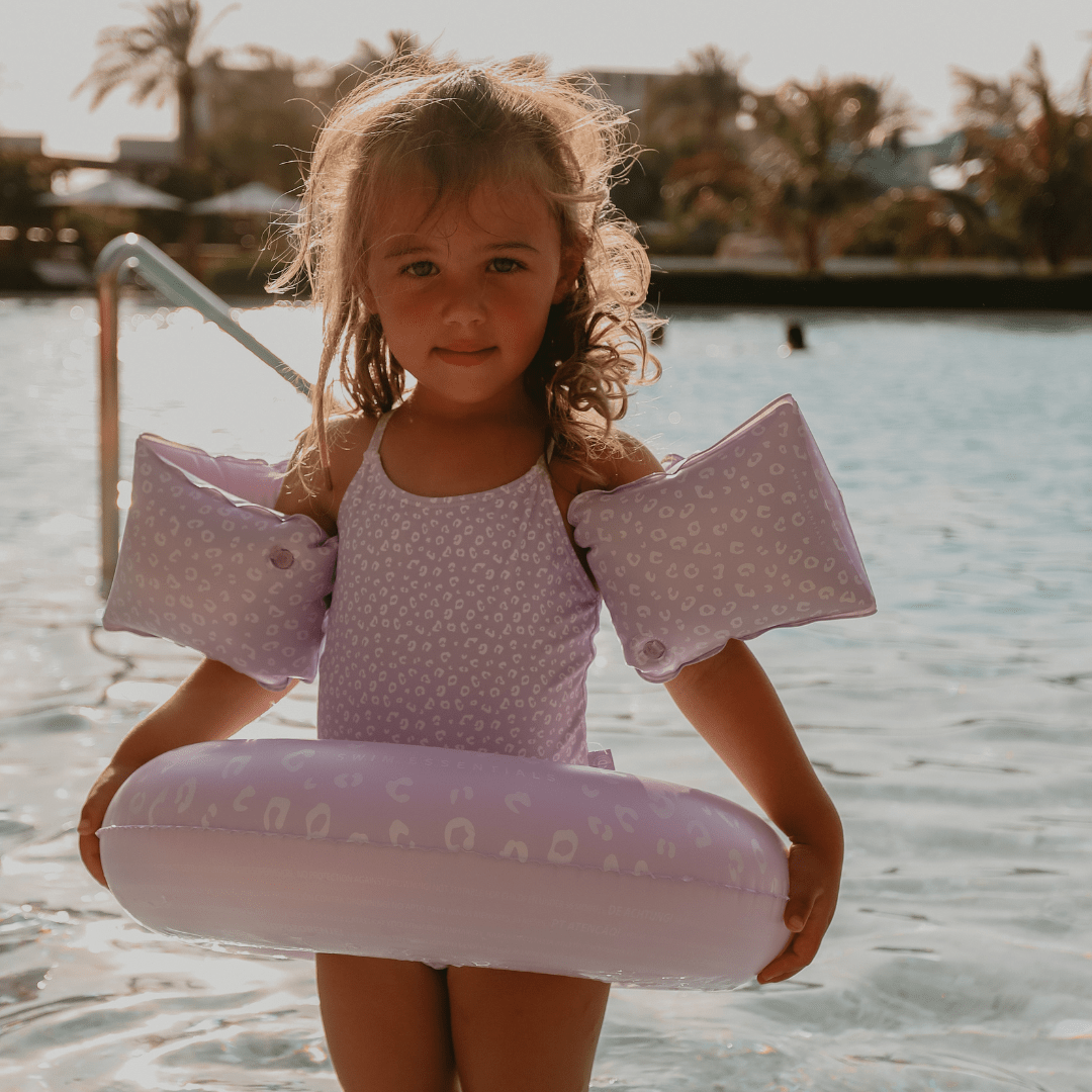 zwembandjes-2-6-jaar-lila-panterprint-swim-essentials-5
