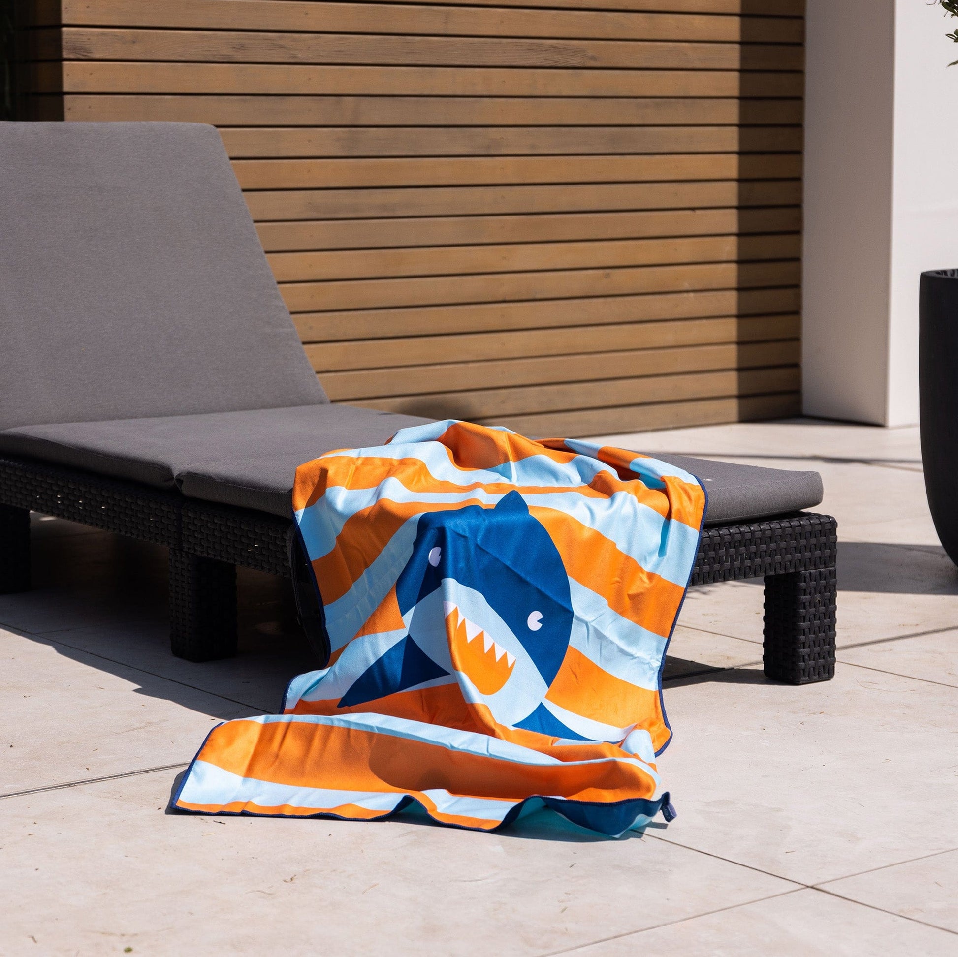 strandlaken-135x65cm-topic-shark-swim-essentials-7