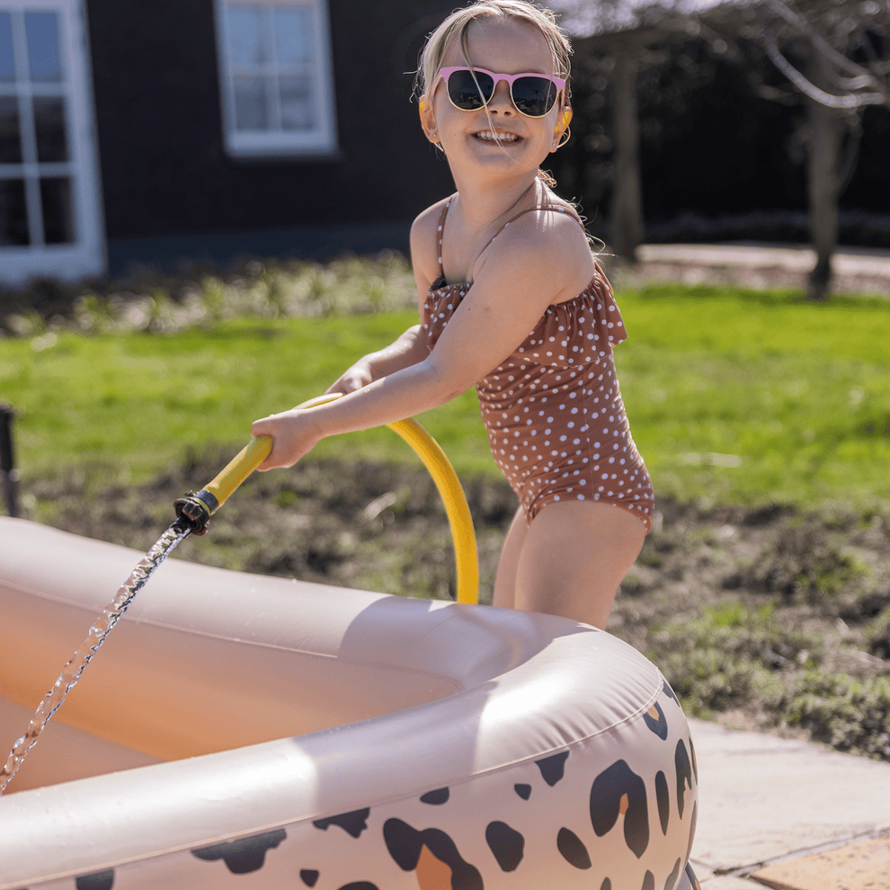 badpakje bij een leopard zwembad