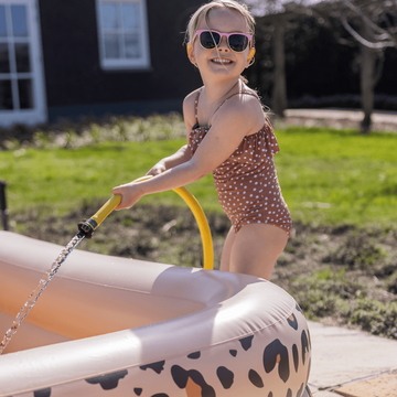 badpakje bij een leopard zwembad